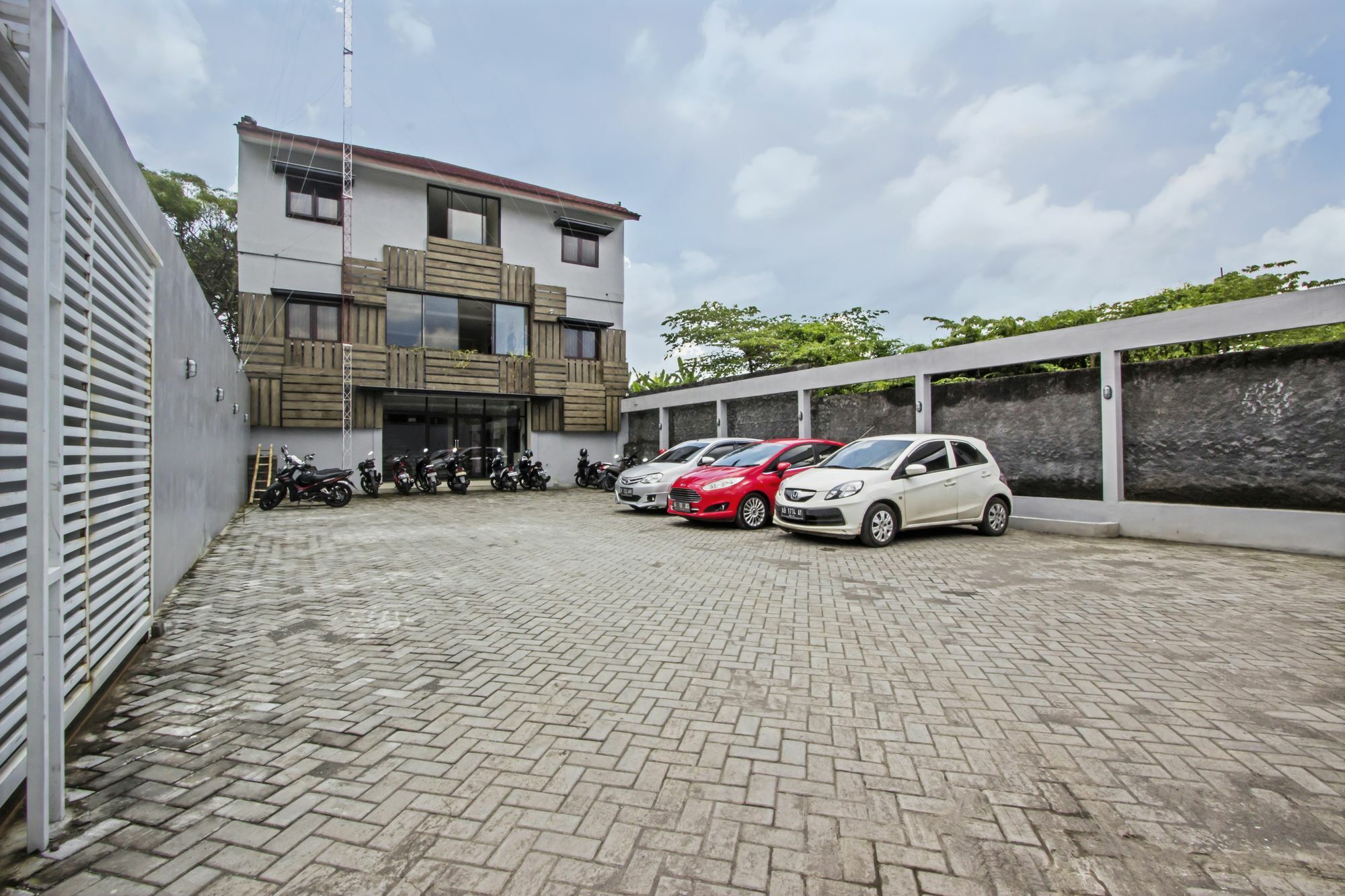 Reddoorz @ Babarsari Hotel Maguwo Exterior photo